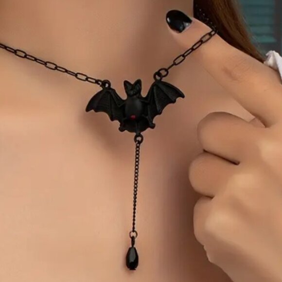 Vintage Gothic Bat Pendant Necklace Black Chain with Red Gemstone Eyes - Picture 2 of 5